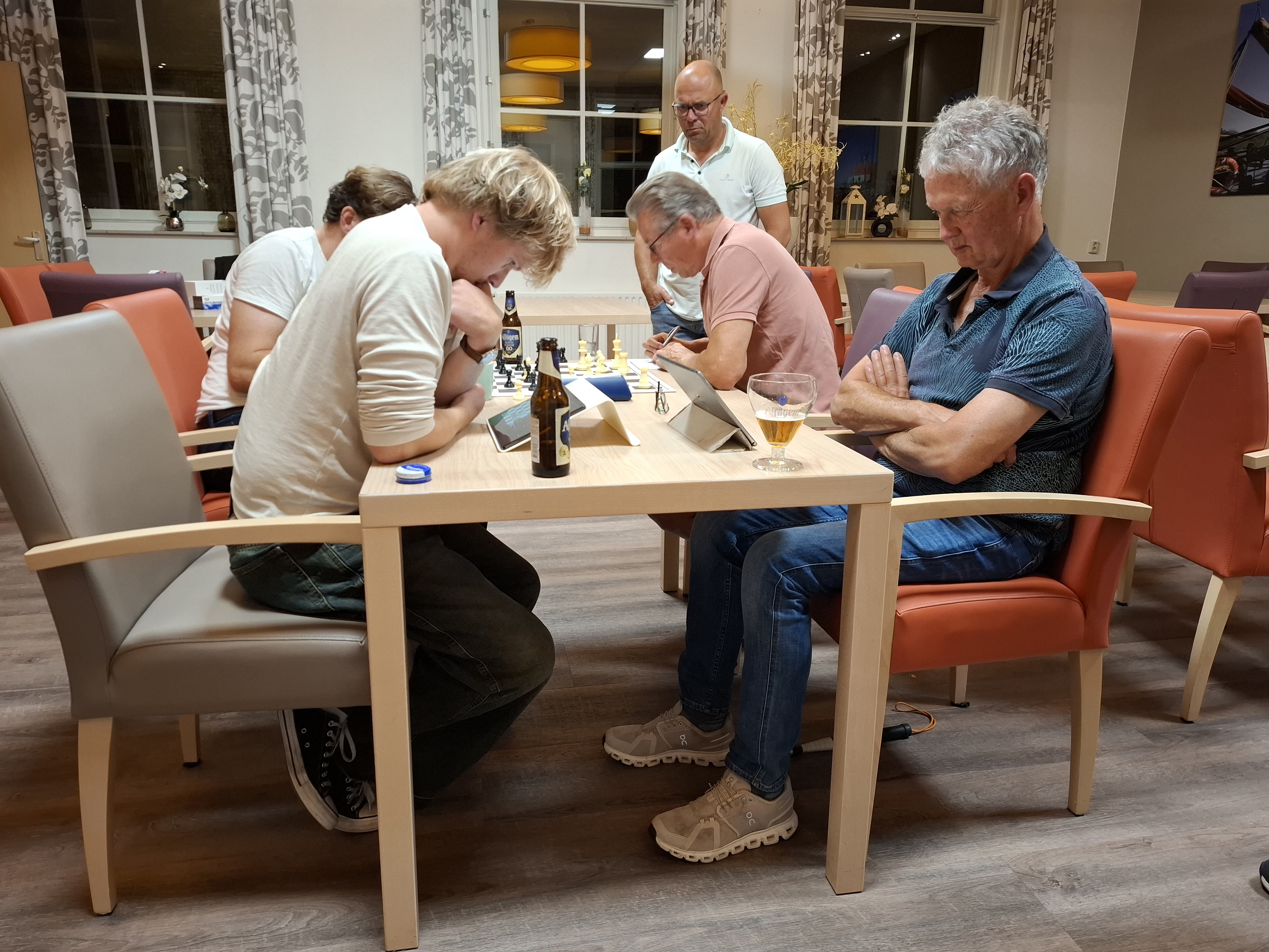 Van de Beek won beide partijen in groep 3.